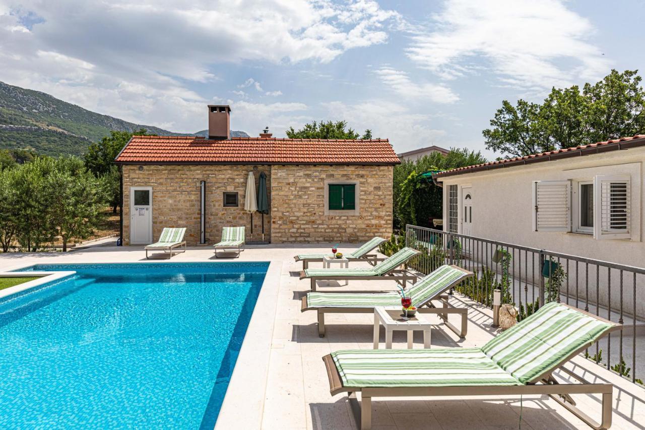 Home Away From Home With Outdoor Pool, Botanical Garden And A Beautiful Sea View Kaštela Exterior foto