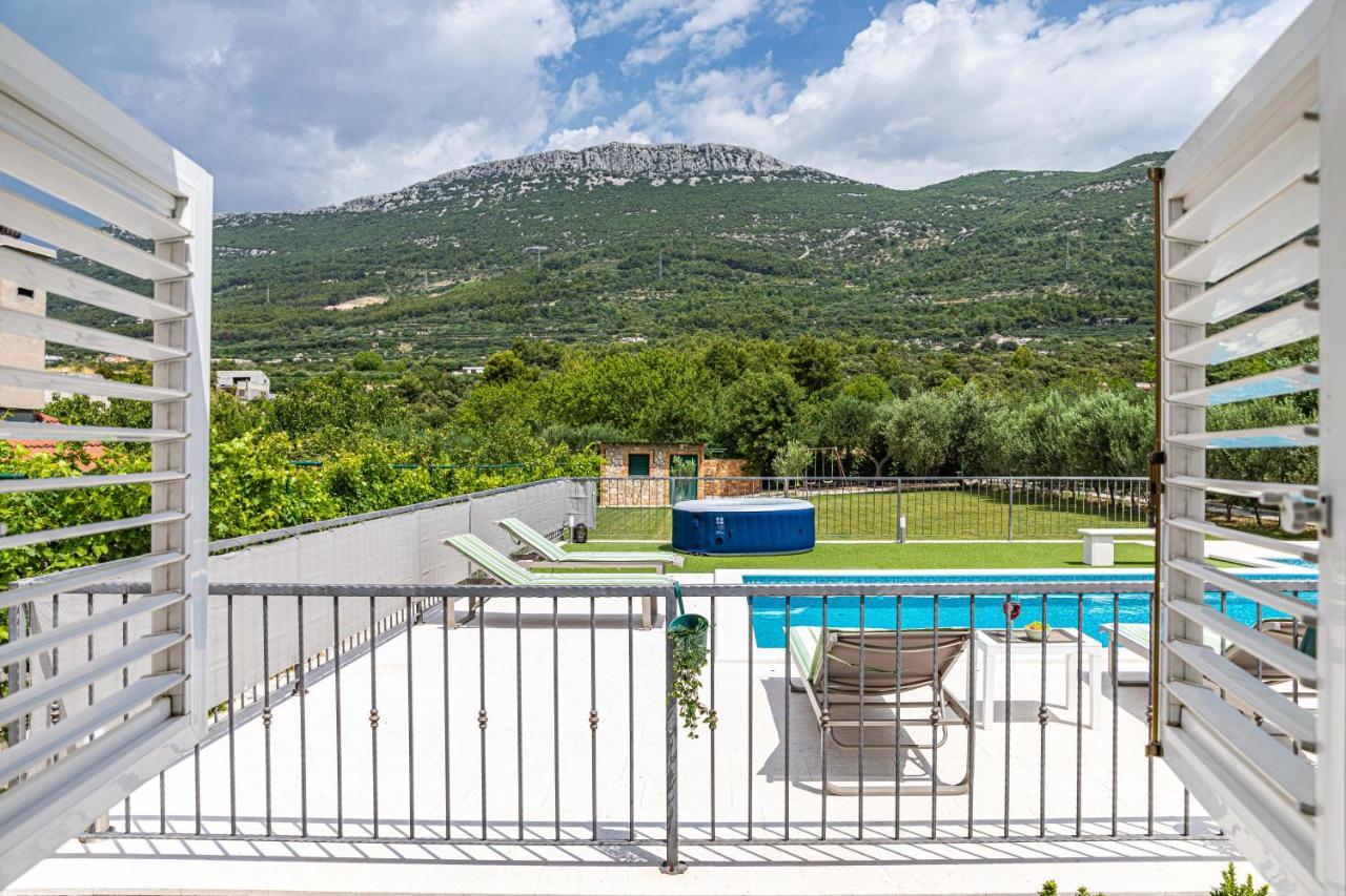 Home Away From Home With Outdoor Pool, Botanical Garden And A Beautiful Sea View Kaštela Exterior foto