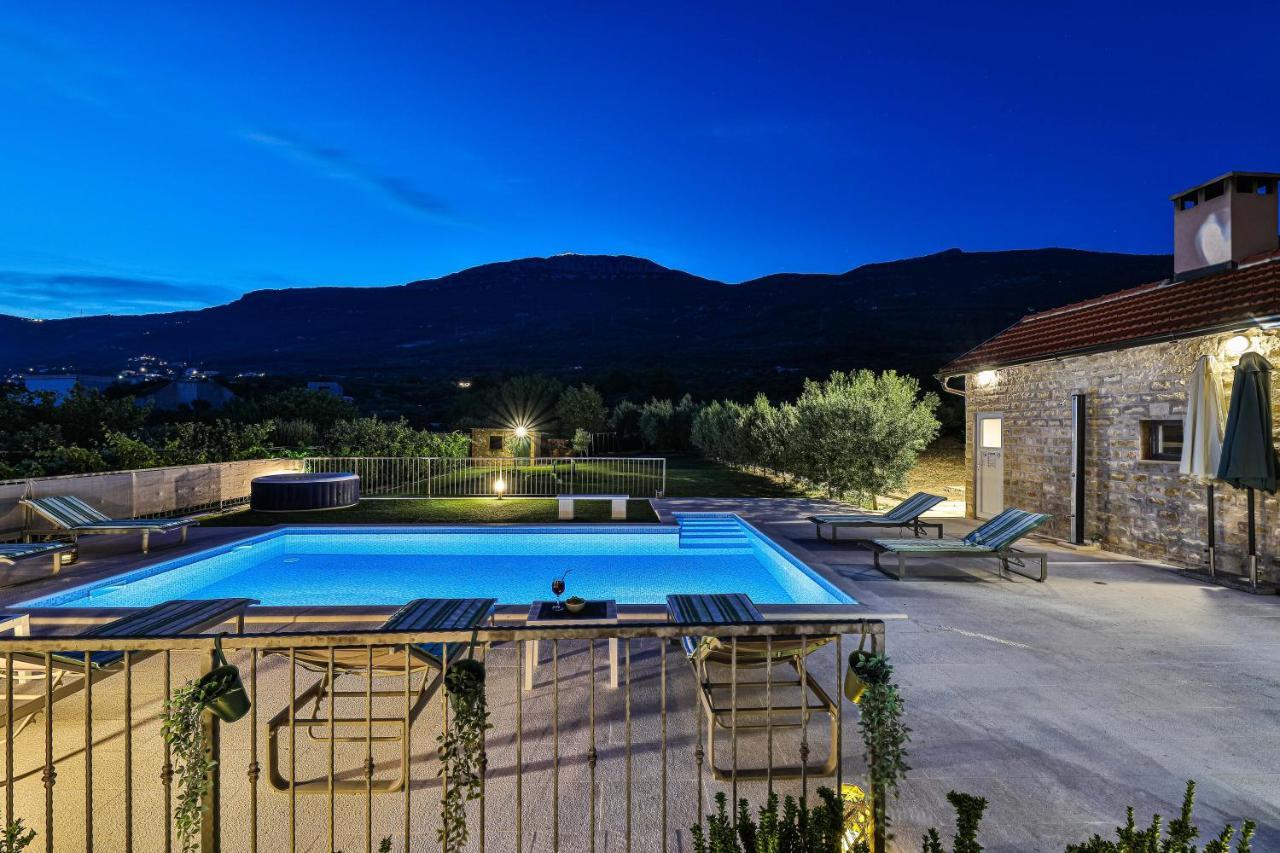 Home Away From Home With Outdoor Pool, Botanical Garden And A Beautiful Sea View Kaštela Exterior foto