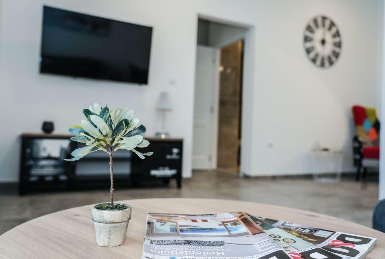Home Away From Home With Outdoor Pool, Botanical Garden And A Beautiful Sea View Kaštela Exterior foto