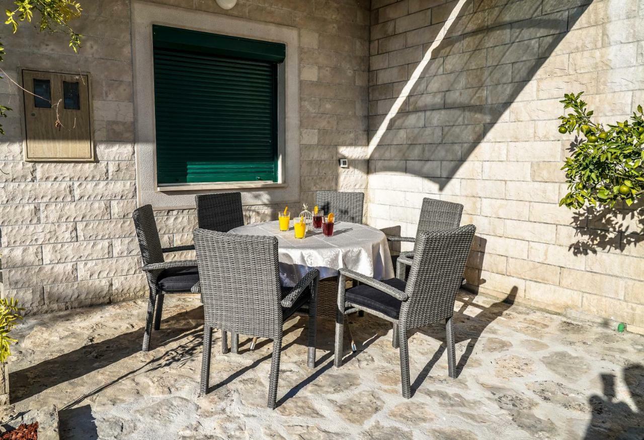Home Away From Home With Outdoor Pool, Botanical Garden And A Beautiful Sea View Kaštela Exterior foto