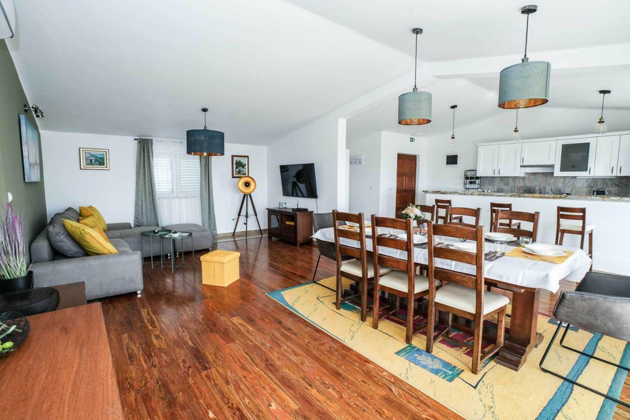 Home Away From Home With Outdoor Pool, Botanical Garden And A Beautiful Sea View Kaštela Exterior foto